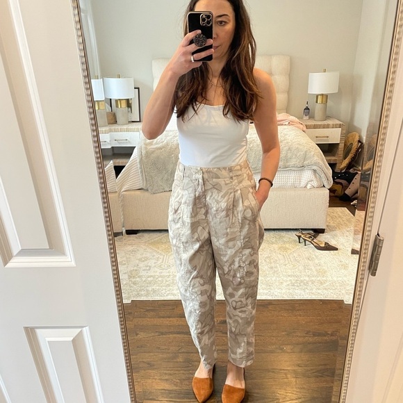 Anthropologie Floral Print Charlie Trousers. Size 30 - Picture 12 of 12